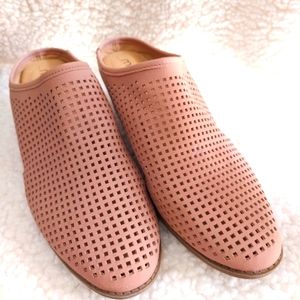 Like new me too leather shoes